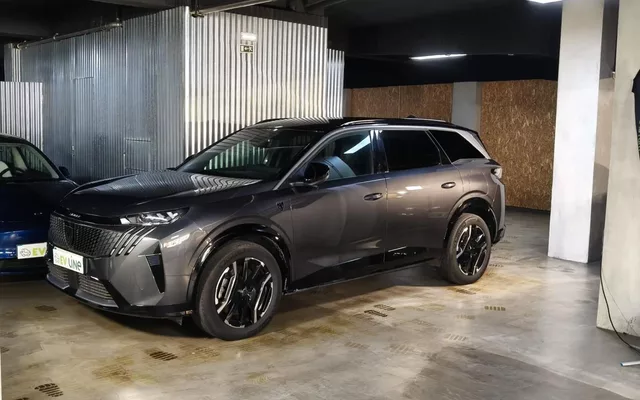 Peugeot E-5008 73 kWh GT