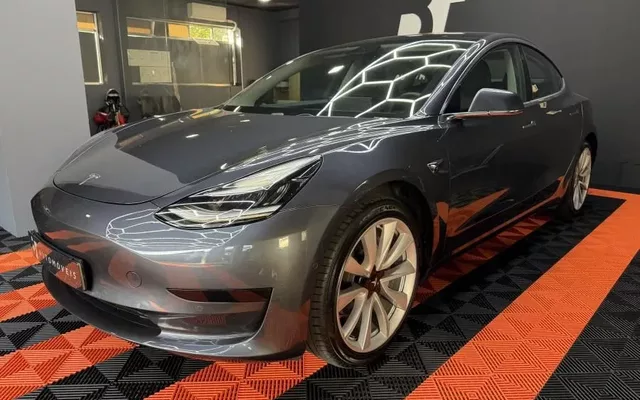 Tesla Model 3 Standard Range Plus RWD