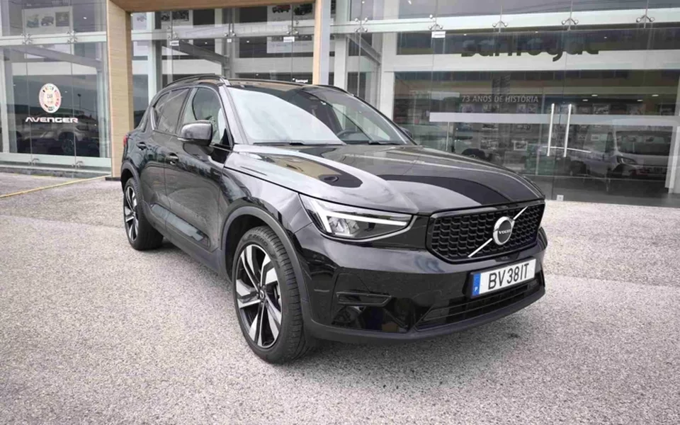 VOLVO - XC40 - XC40 2.0 B3 Plus Dark
