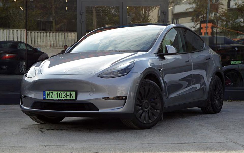 TESLA MODEL Y 2024