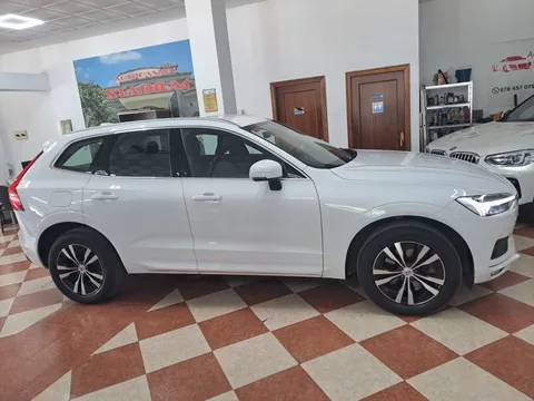 VOLVO XC60 XC60 B4 Momentum FWD Aut.