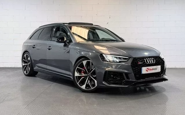 AUDI A4 RS4 Avant 2.9 TFSI quattro tiptronic