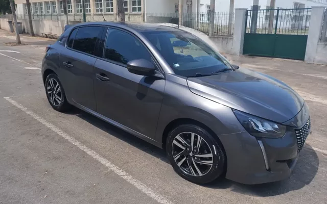 Peugeot 208 1.2 PureTech Allure EAT8