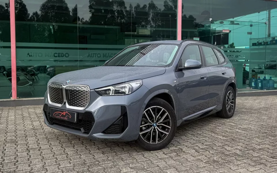 BMW iX1 eDrive20 Pack Desportivo M