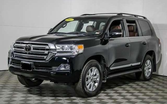 TOYOTA Land Cruiser 5.7L V8 4WD