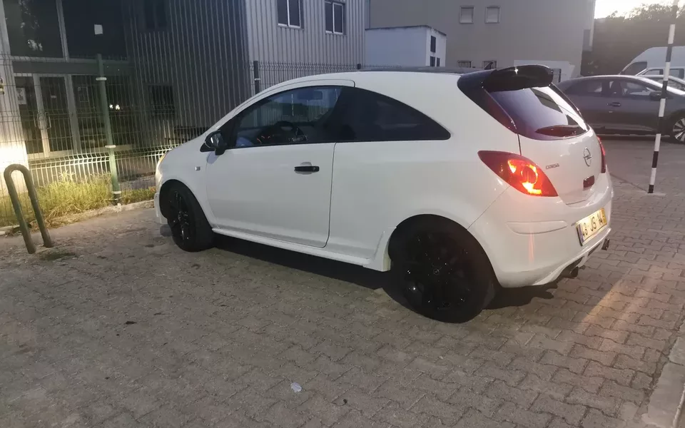 Opel Corsa 1.4 Black Edition