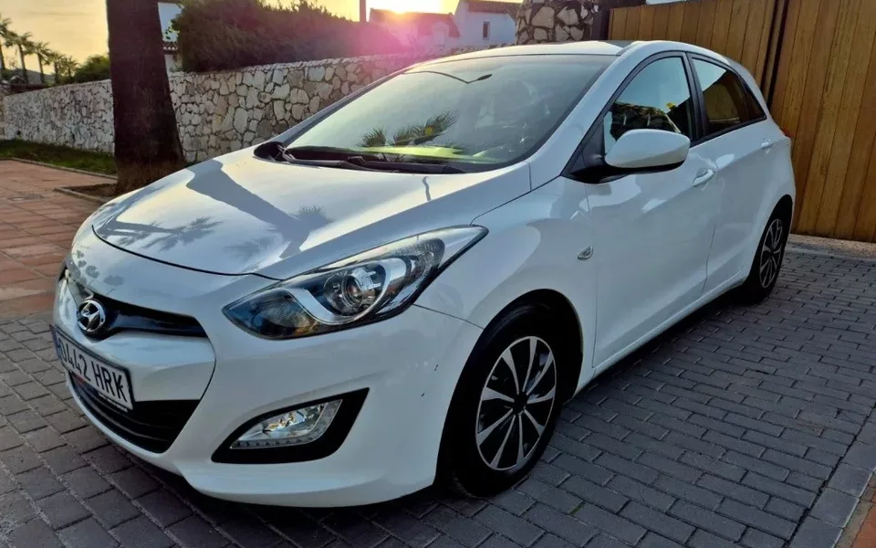HYUNDAI i30 i30 1.6CRDi Tecno Aut.