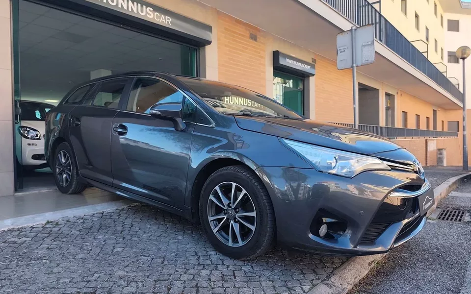 Toyota Avensis Touring Sports 1.6 D-4D Exclusive
