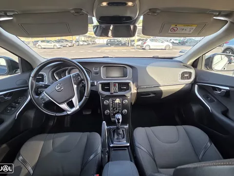 Volvo V40 2.0 D3 Momentum Geartronic