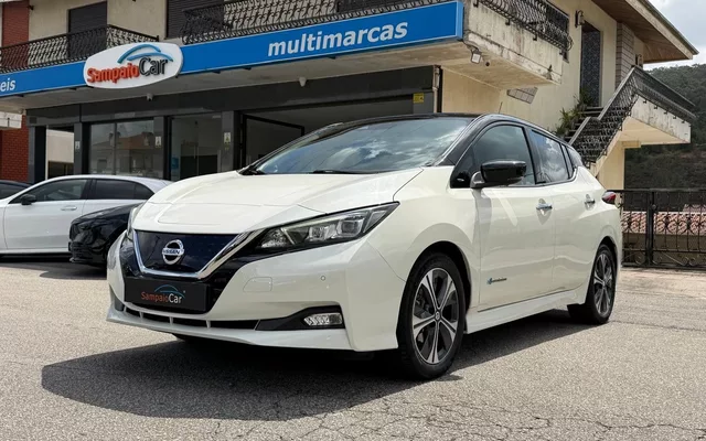 Nissan Leaf N-Connecta Two Tone