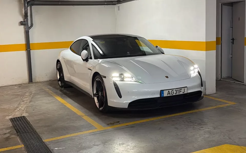 Porsche Taycan 4S