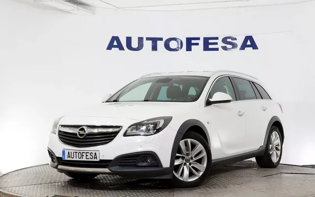 Opel Insignia Country Tourer 2.0 CDTI 4X4 170cv 5P S/S # NAVY, CUERO, BIXENON ,CAMARA TRASERA