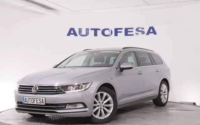 Volkswagen Passat 2.0 TDI VARIANT 150CV 5P # NAVY, PARKTRONIC