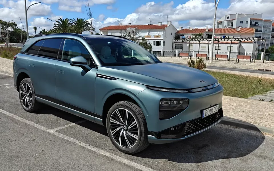 Xpeng G9 98 kWh AWD Performance + Gancho de Reboque