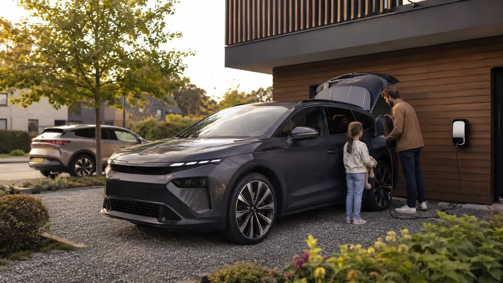 Qué coche familiar comprar en la era eléctrica: cuándo compensa dar el salto y cuándo conviene esperar