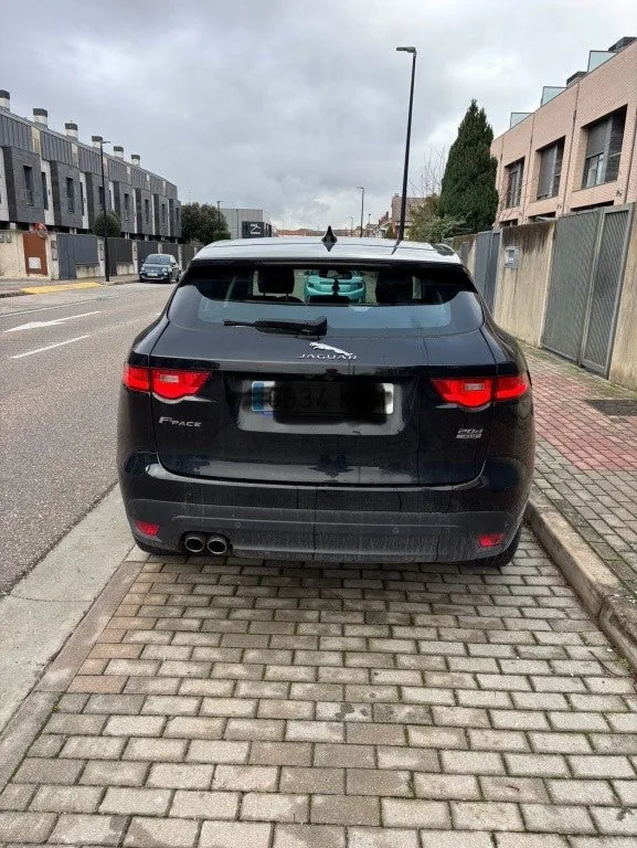 JAGUAR F-Pace F-Pace 2.0i4D Pure Aut. AWD 180