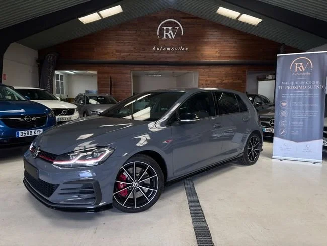 VOLKSWAGEN Golf Sport