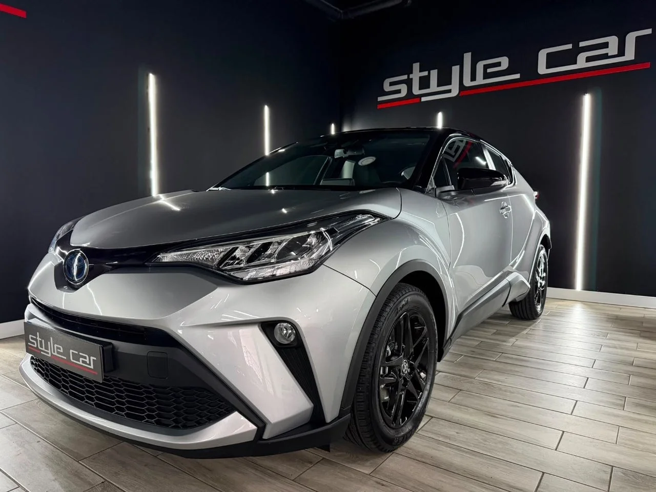 TOYOTA C-HR CHR 1.8 125H Advance