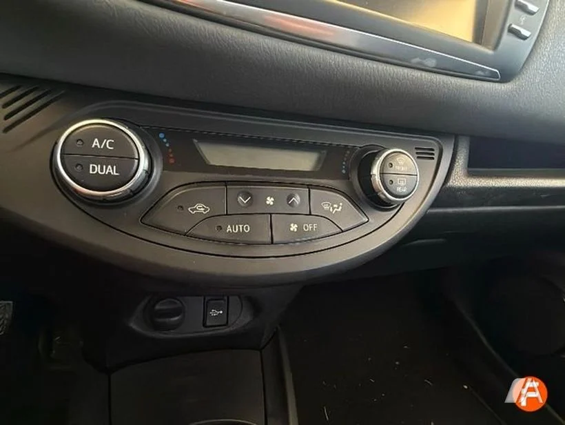 TOYOTA Yaris Yaris 1.5 Active