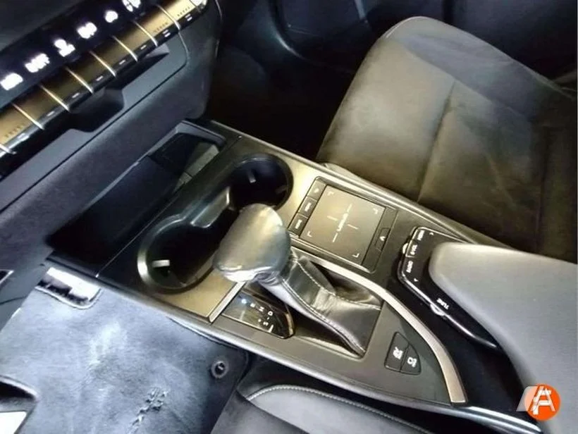 LEXUS UX 2.0 250h Business