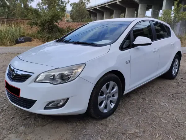 Opel Astra 2015 1.4 T Selection GPL