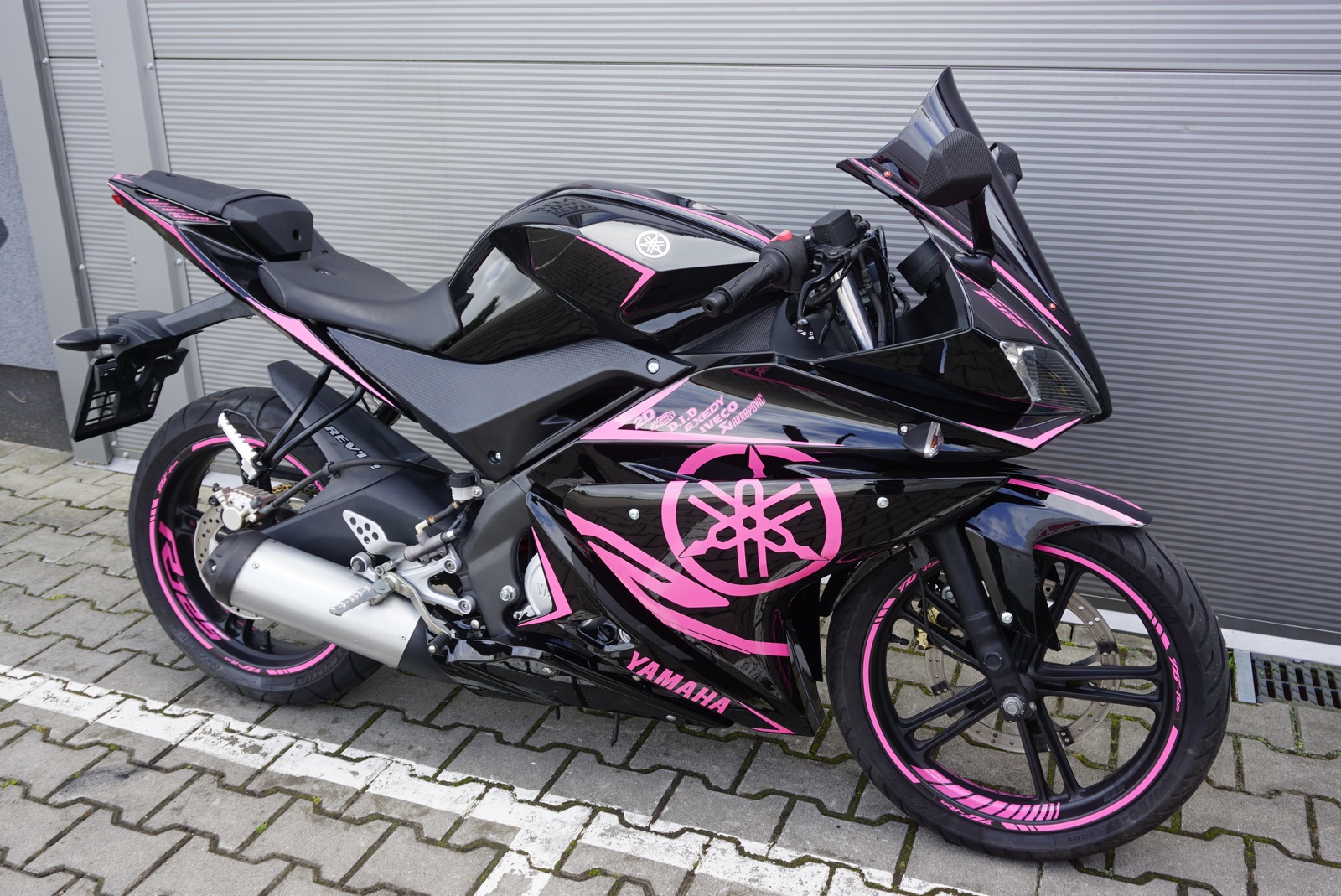 Yamaha YZF R125 PINK