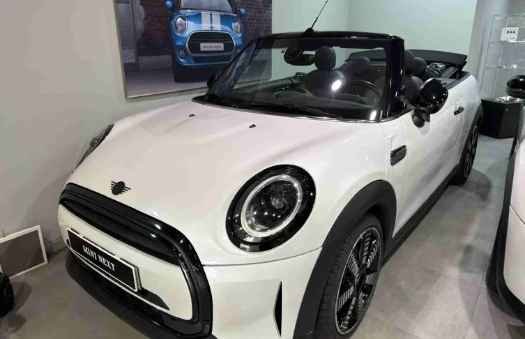 MINI - Mini Cabrio - Mini Cooper Premium P. Classic Auto
