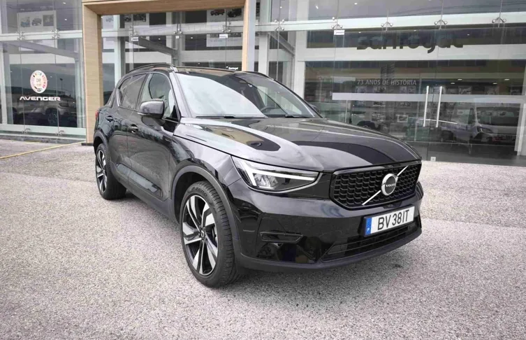VOLVO - XC40 - XC40 2.0 B3 Plus Dark