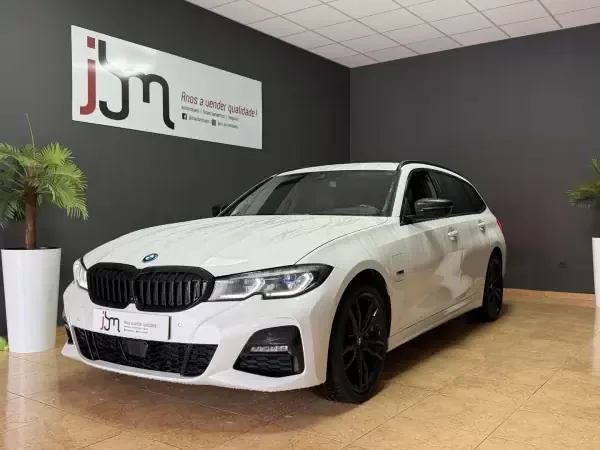 BMW 330e 2022 Pack Desportivo M Auto