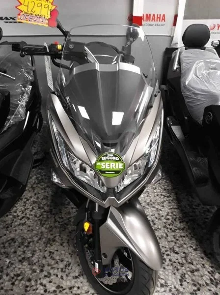 Kawasaki J300 j 125