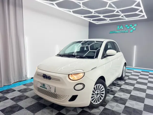 Fiat 500e 2023 Action