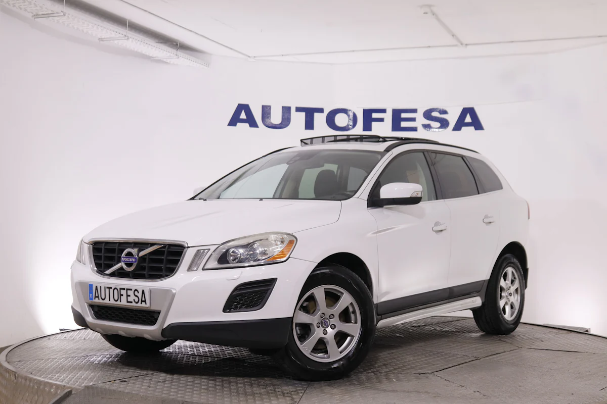 Volvo Xc 60 2.4D MOMENTUM AWD AUTO 205CV 5P # TECHO ELECTRICO, NAVY, PARKTRONIC