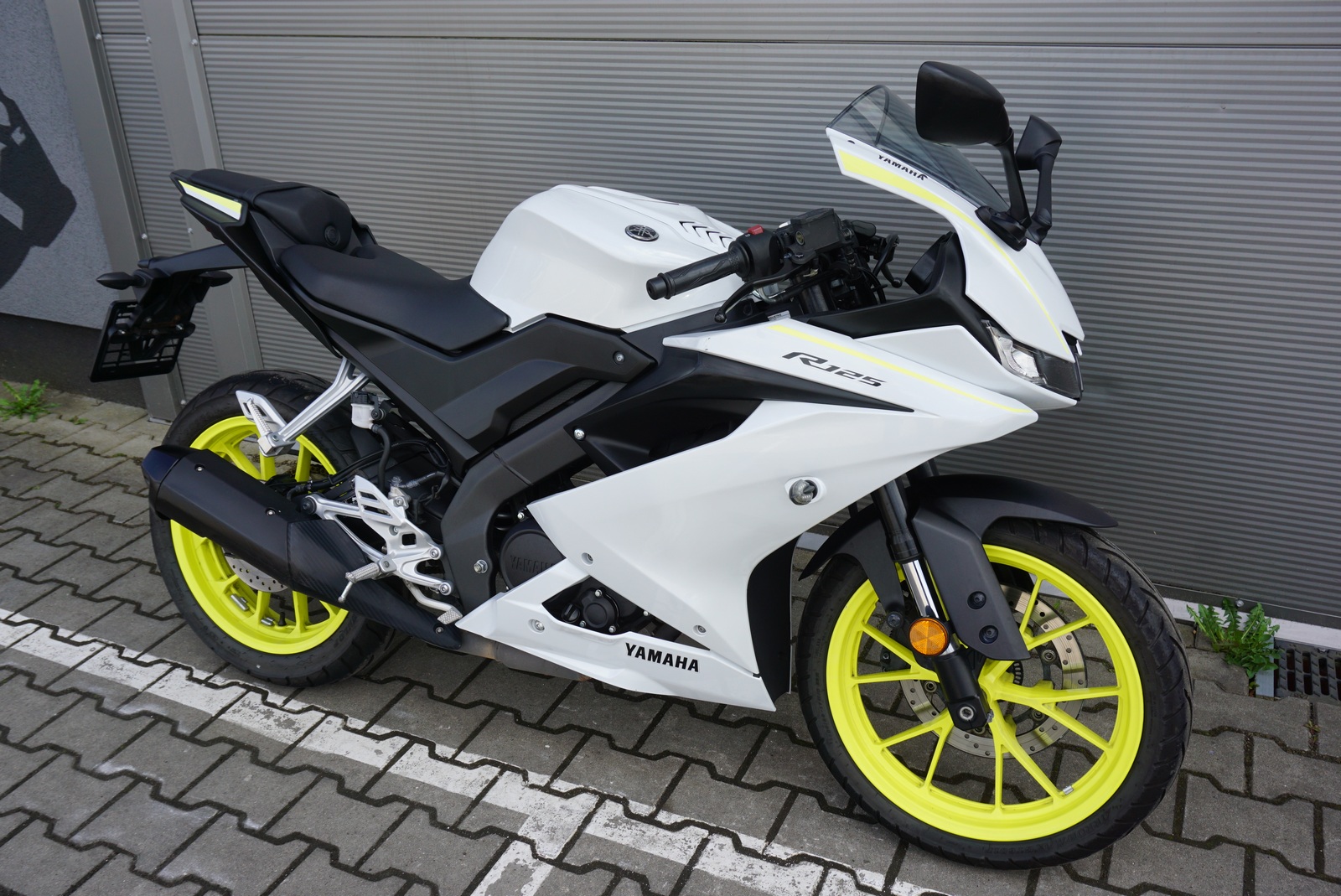 Yamaha YZF R125 FLUO