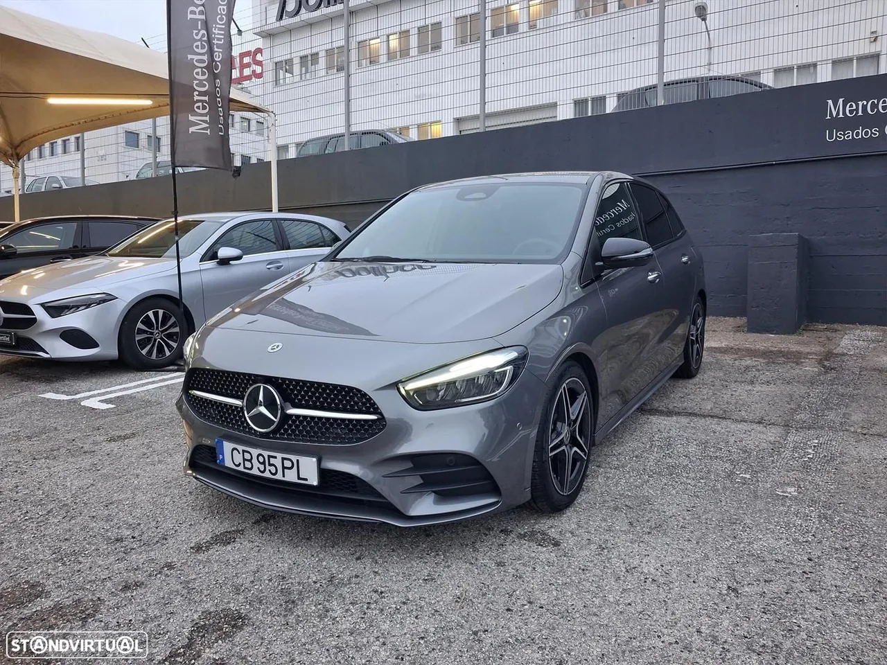 Mercedes-Benz B 180