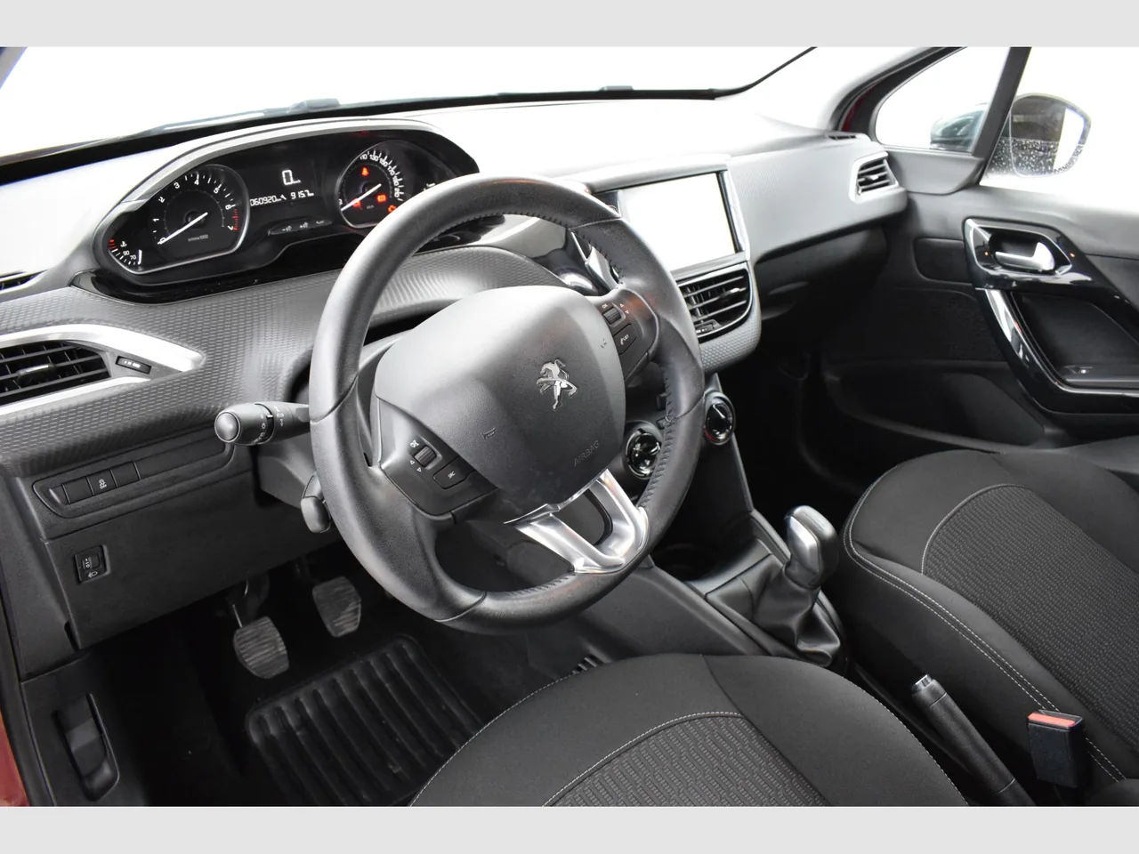 Peugeot 208 5P STYLE 1.2L PureTech 60KW (82CV)