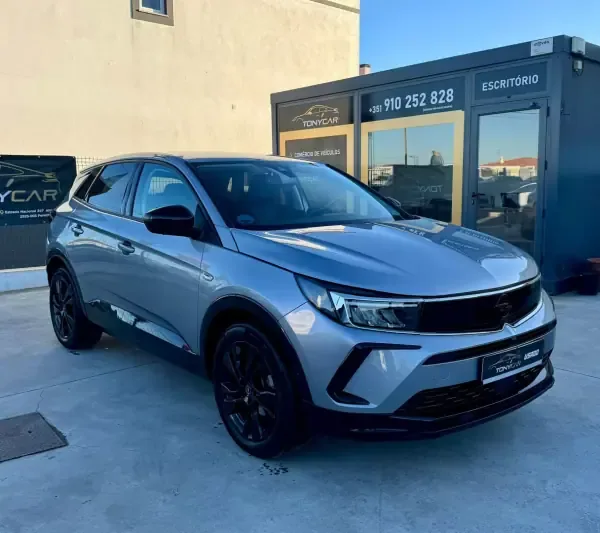 Opel Grandland 2023 1.2 T Design & Tech