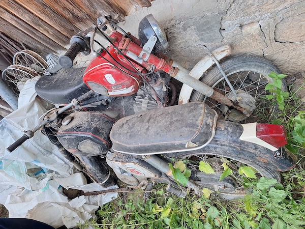 De vanzare 2 motociclete.