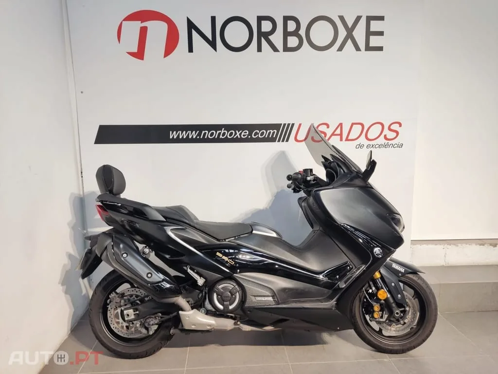 TMAX Yamaha 560 TECH MAX