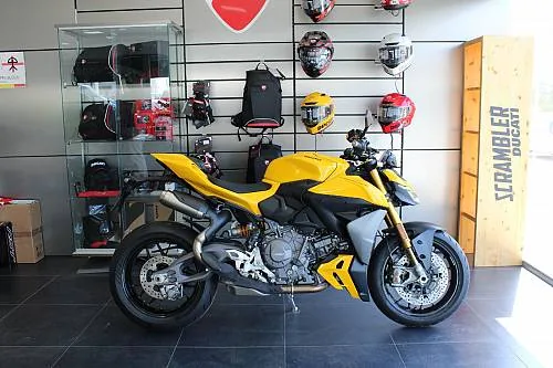 Ducati Streetfighter V2 S