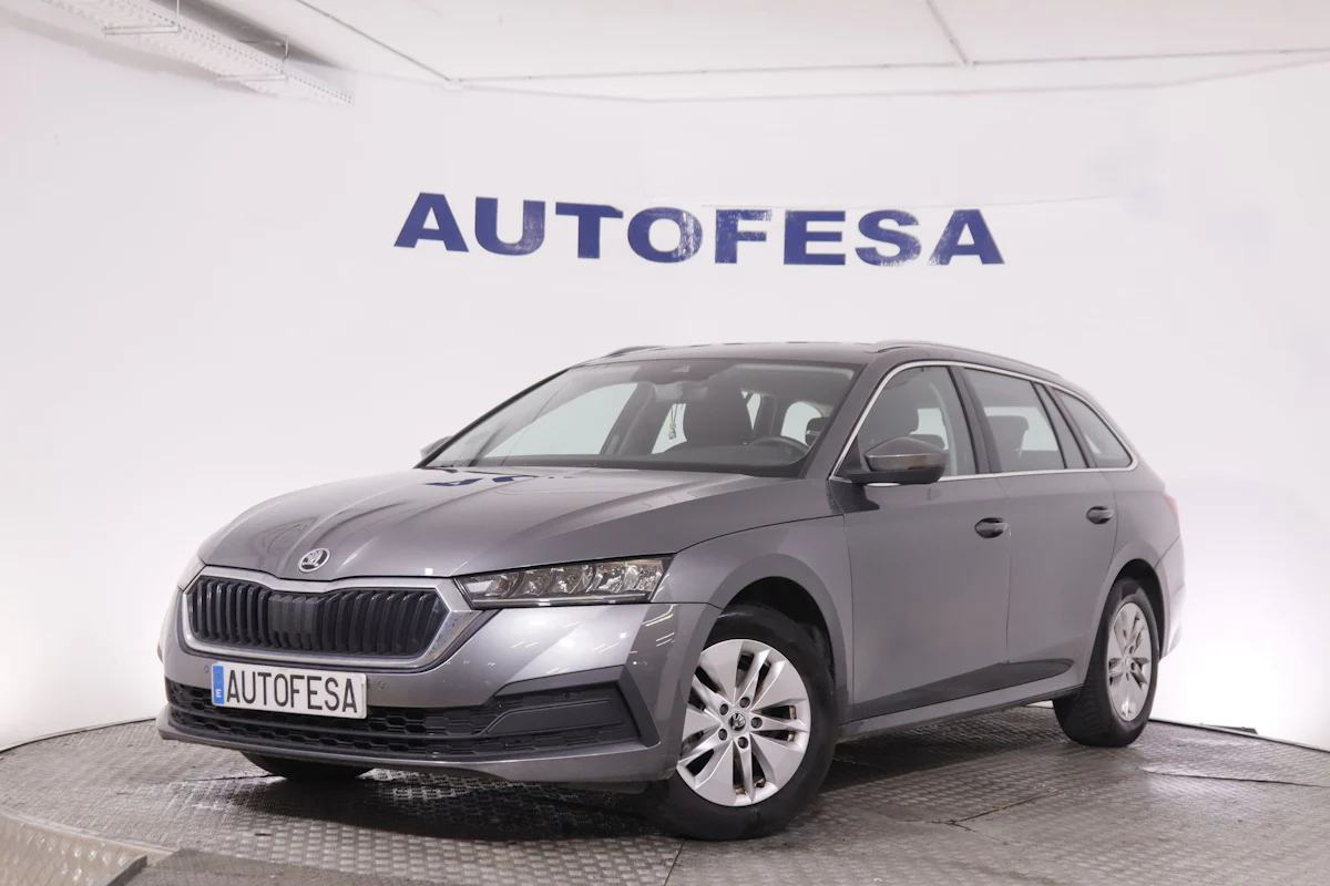 Skoda Octavia COMBI 2.0 TDI AMBITION 150CV 5P EXTRAS POR VALOR DE 2059 EUROS # IVA DEDUCIBLE,NAVY,PARKTRONIC