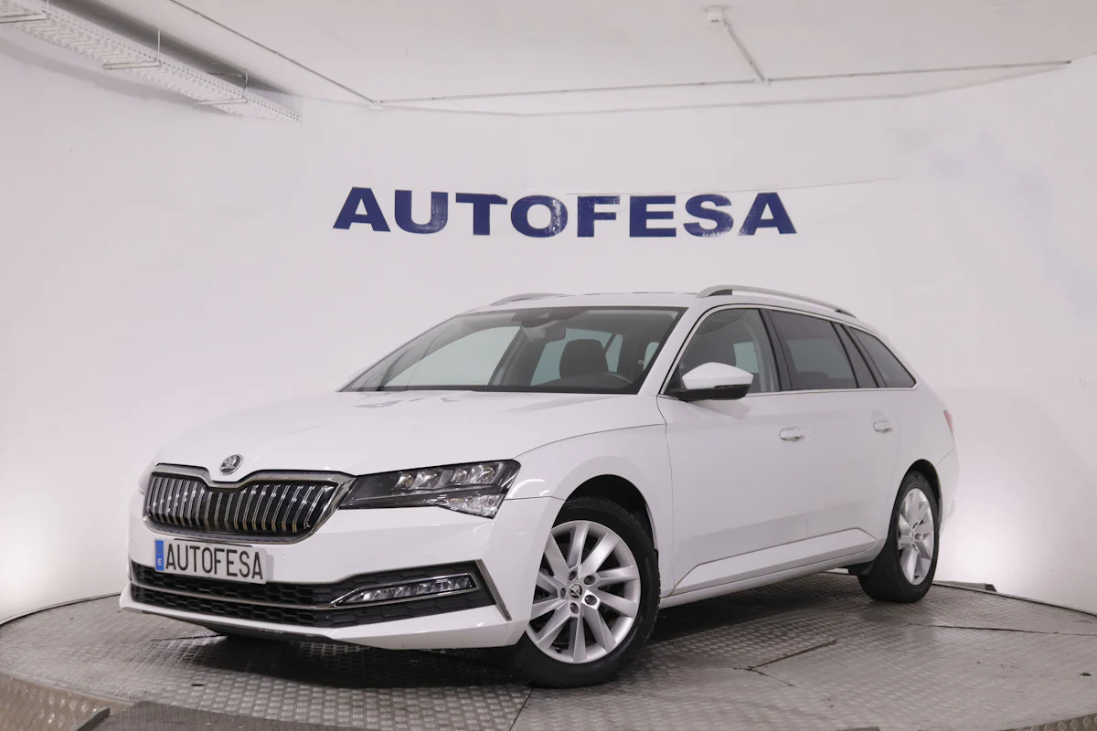 Skoda Superb COMBI 1.4 TSI PHEV IV AUTO STYLE 218CV 5P # IVA DEDUCIBLE,PARKTORNIC,NAVY