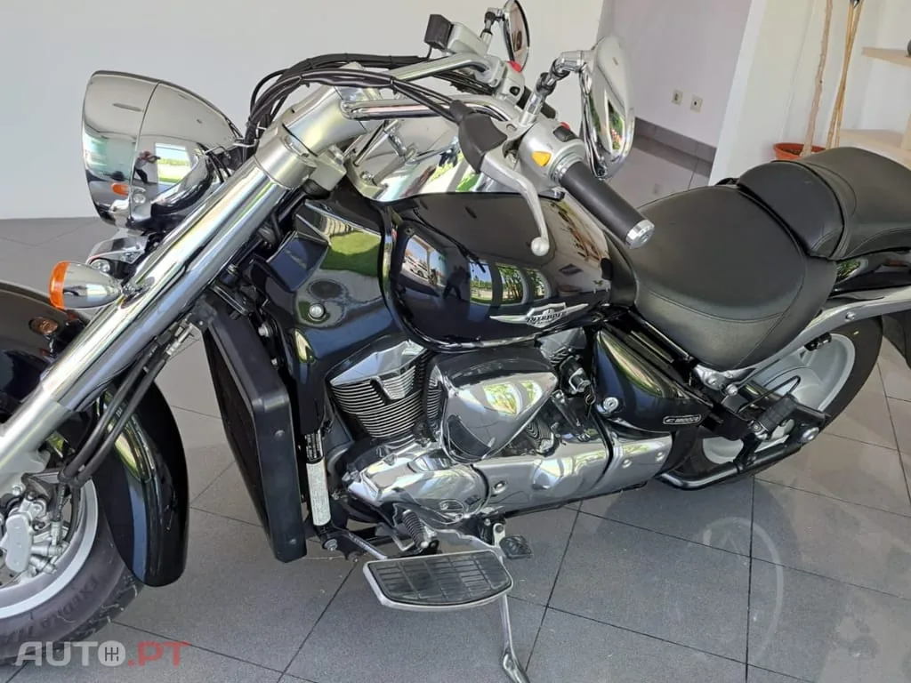 Intruder Suzuki VLR 1800