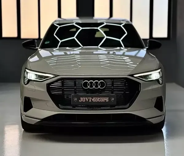 Audi Q8 e-Tron Sportback 2021 55 quattro S line