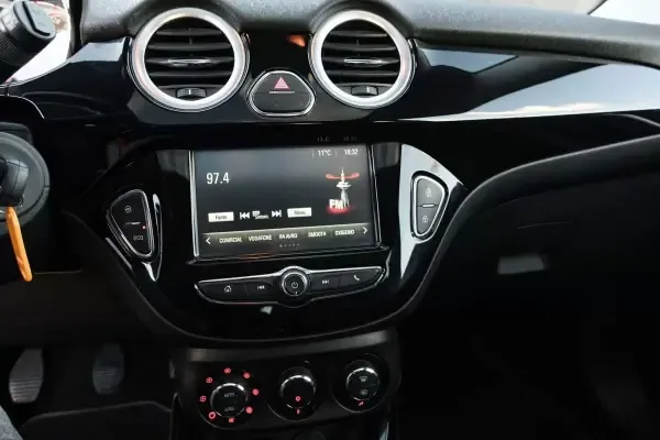 Opel Adam 2017 1.2 Glam