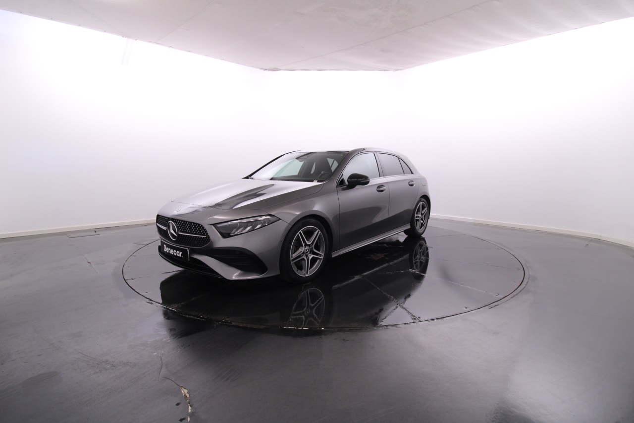 Mercedes-Benz Classe A - 180 d AMG Advanced Plus Cx. Aut. GPS / Vidros Escurecidos / Teto Panoramico / JLL
