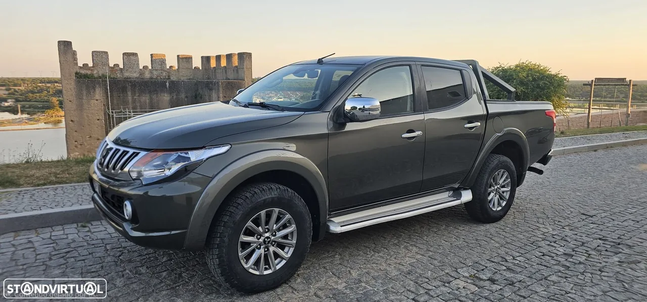 Mitsubishi L200 2.4 DI-D CD Space Cab Strakar 4WD