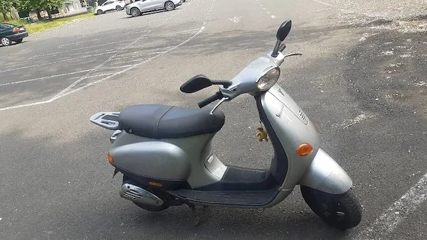 Scuter Piaggio Vespa ET2 RETRO