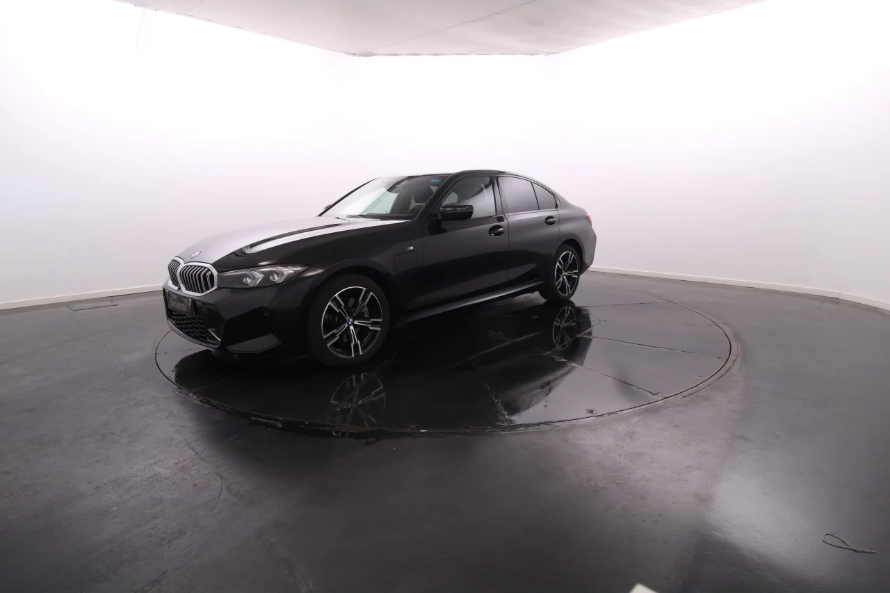 BMW Serie 3 - 330e Pack Desportivo M GPS / Vidros Escurecidos / Cam. Traseira / Bat. 19.5 kWh