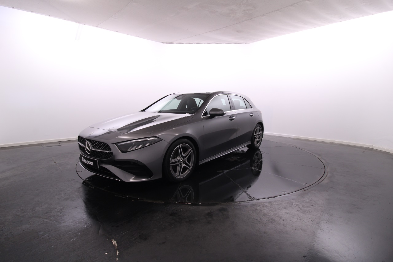 Mercedes-Benz Classe A - 180 d AMG Advanced Plus Cx. Aut. GPS / Cam. Traseira / Teto de Abrir Panorâmico / Pack Premium / JLL